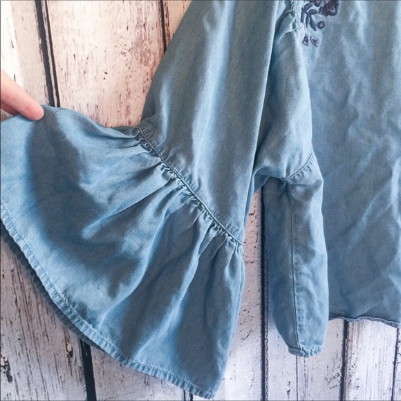 Hollister Chambray Crop Top w/ embroidery Sz S - Picture 3 of 5